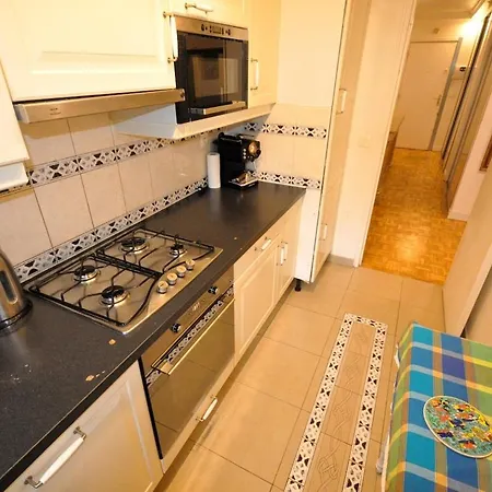 Spacious, Bright With Private Parking * Paris