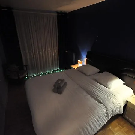 Spacious, Bright With Private Parking Paris