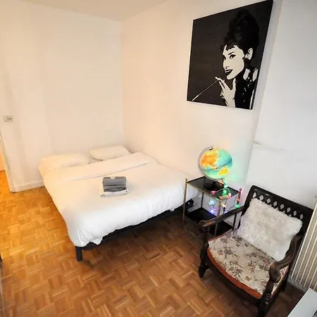 Spacious, Bright With Private Parking * Paris