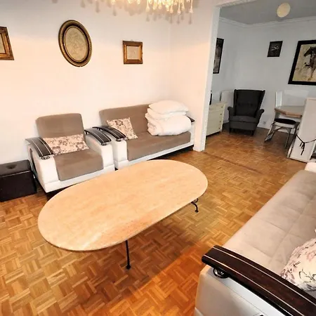 Spacious, Bright With Private Parking Apartment
