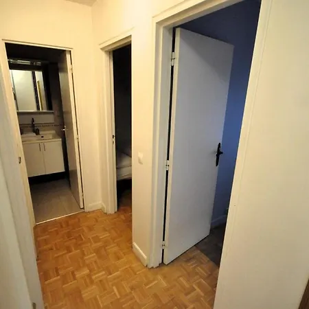 Spacious, Bright With Private Parking Párizs