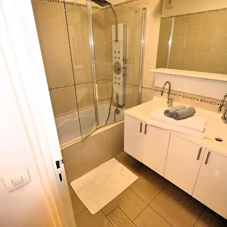 Spacious, Bright With Private Parking Apartment *