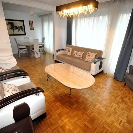 Apartment Spacious, Bright With Private Parking