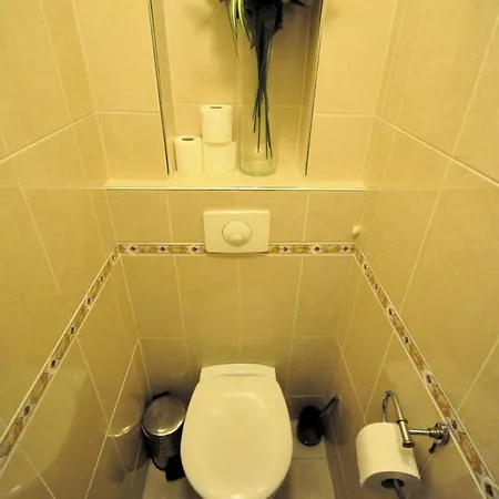 Spacious, Bright With Private Parking * Paris