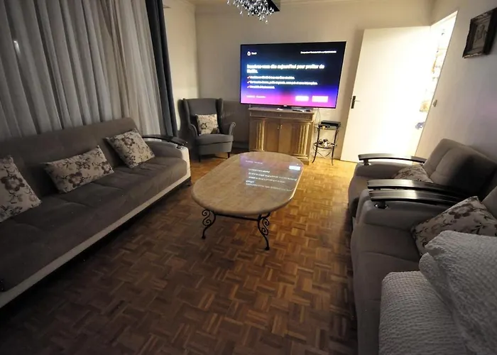 Spacious, Bright With Private Parking דירה פריז