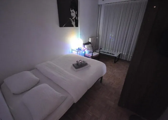 דירה Spacious, Bright With Private Parking *