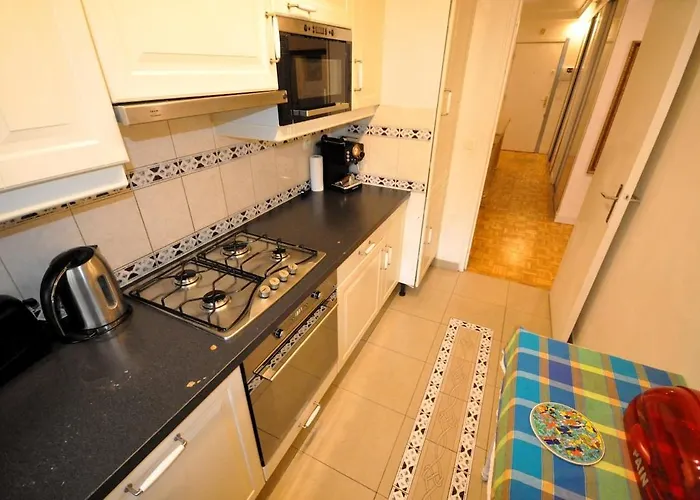 Spacious, Bright With Private Parking * פריז