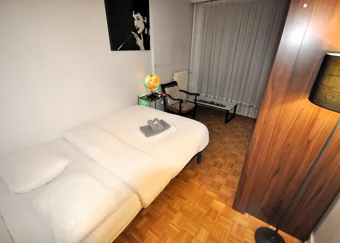 דירה Spacious, Bright With Private Parking *