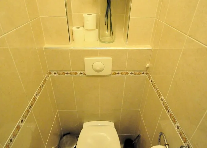 Spacious, Bright With Private Parking * פריז