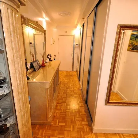 Spacious, Bright With Private Parking Appartement *